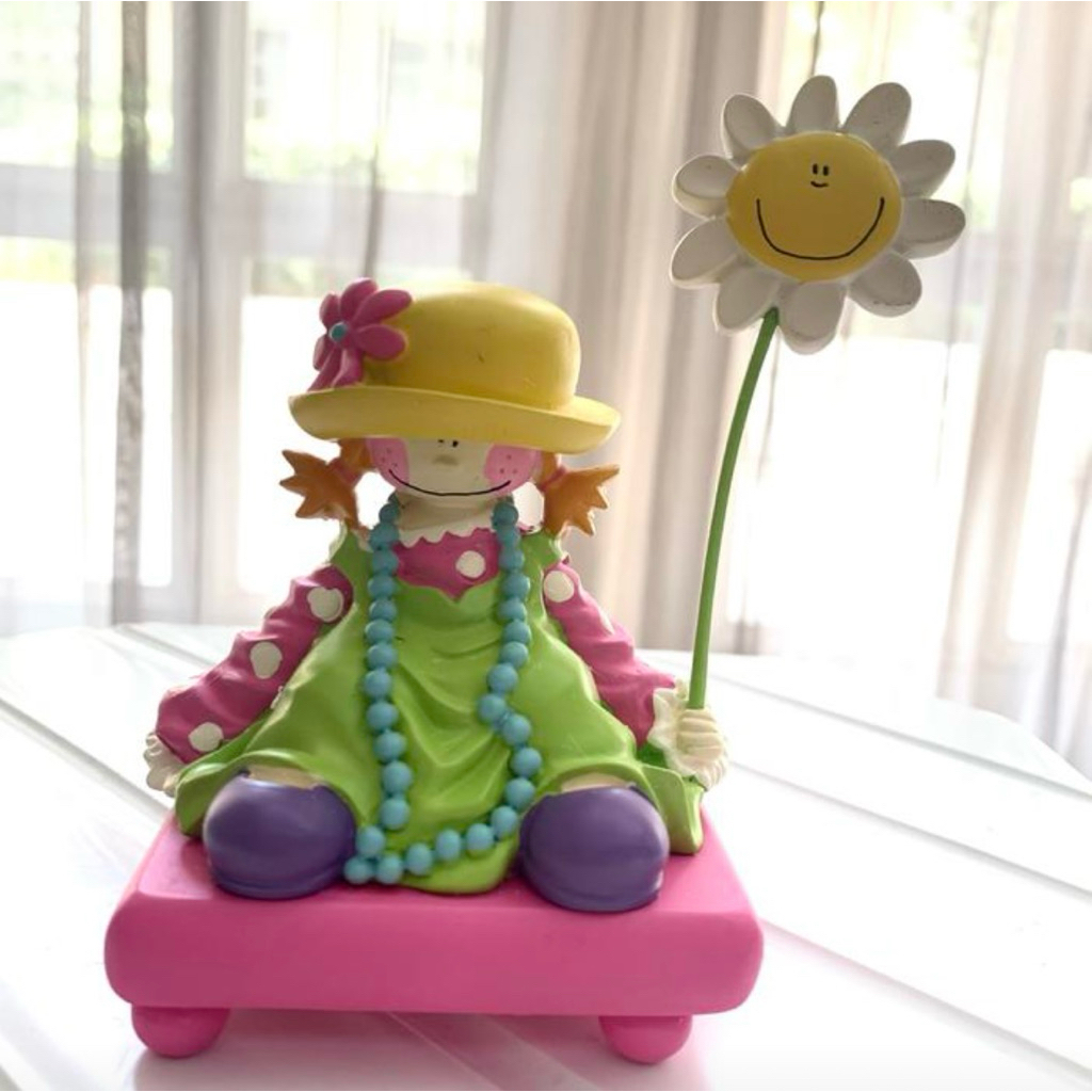 

Happy house original sunshine girl paper clipper for table