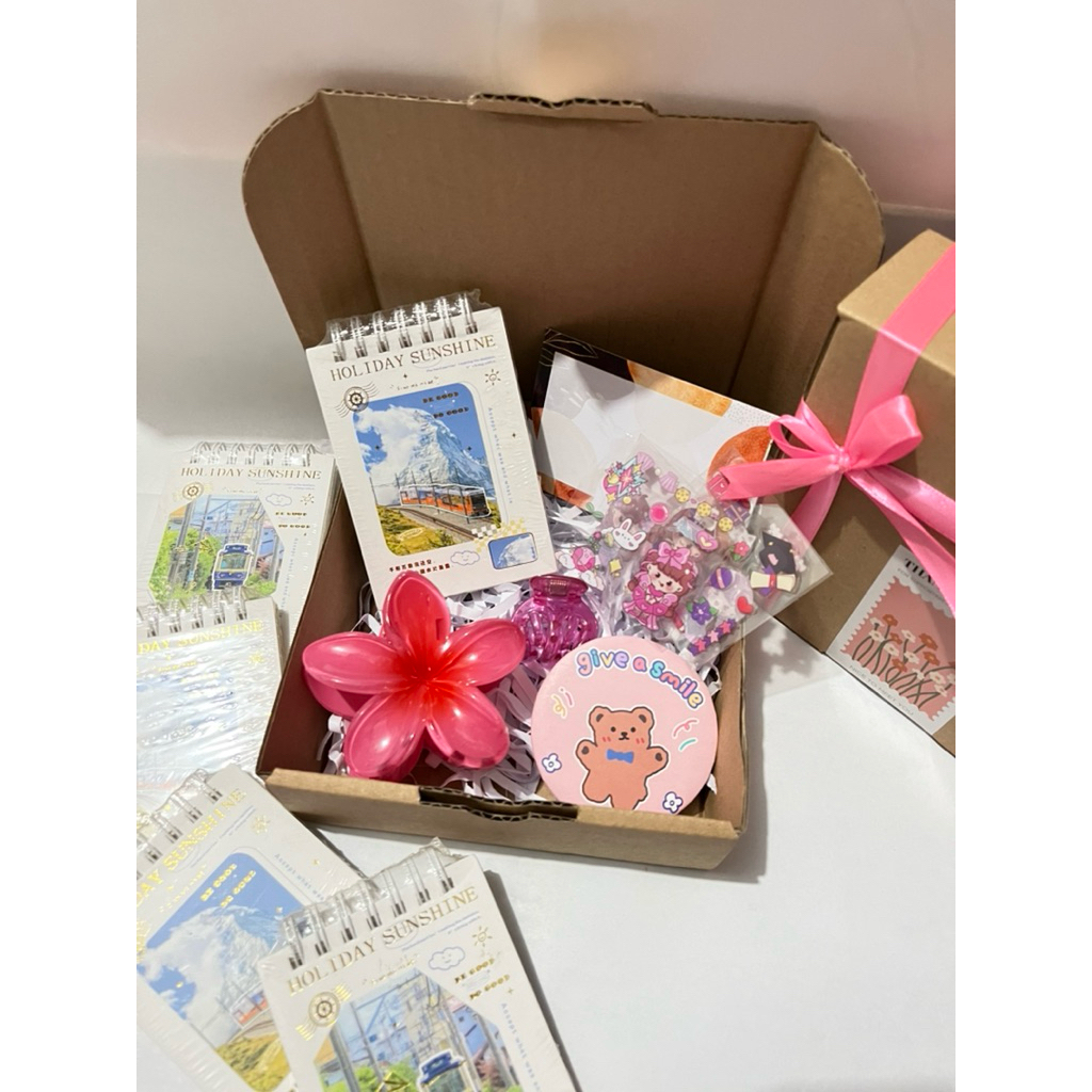

Nela-Hampers Gift Box Note Book Kado Ulang Tahun Wisuda Anniversary