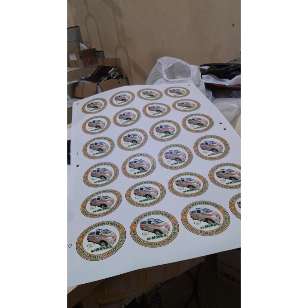 

Cetak stiker Costum dan Cutting