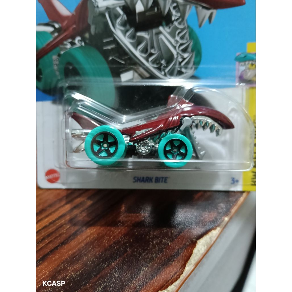 Hot Wheels Shark Bite Red HW Mega Bite