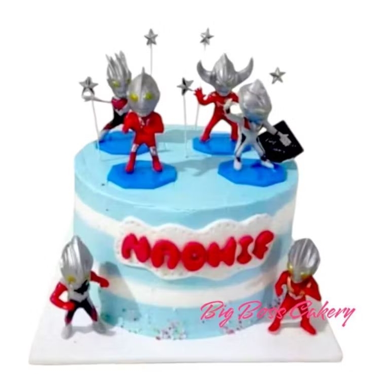 

ULTRAMAN BUTTERCREAM CAKE with TOYS