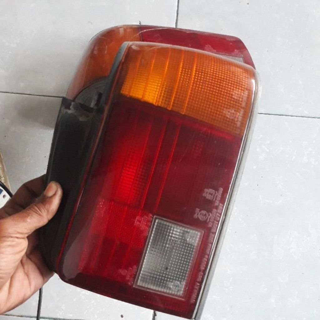stoplamp kanan Daihatsu classy winner original