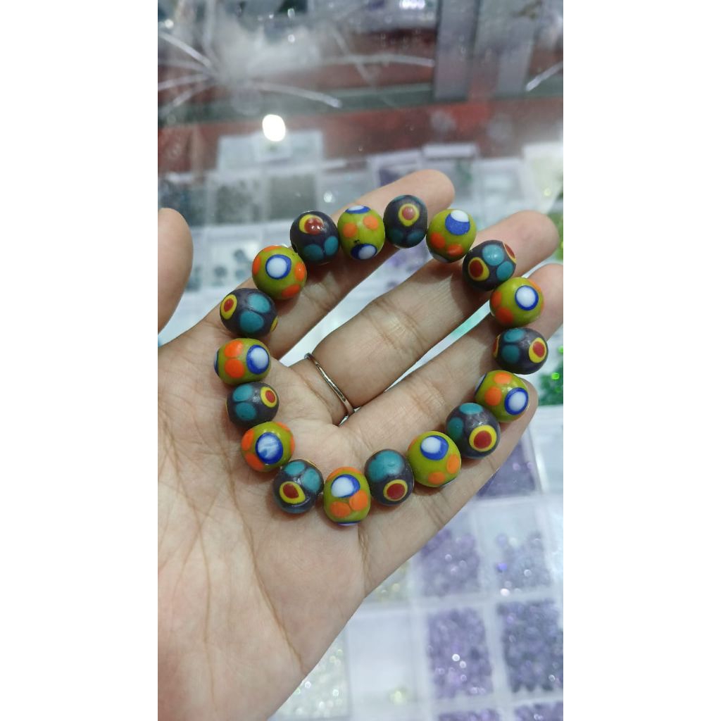 gelang corak etnik dayak