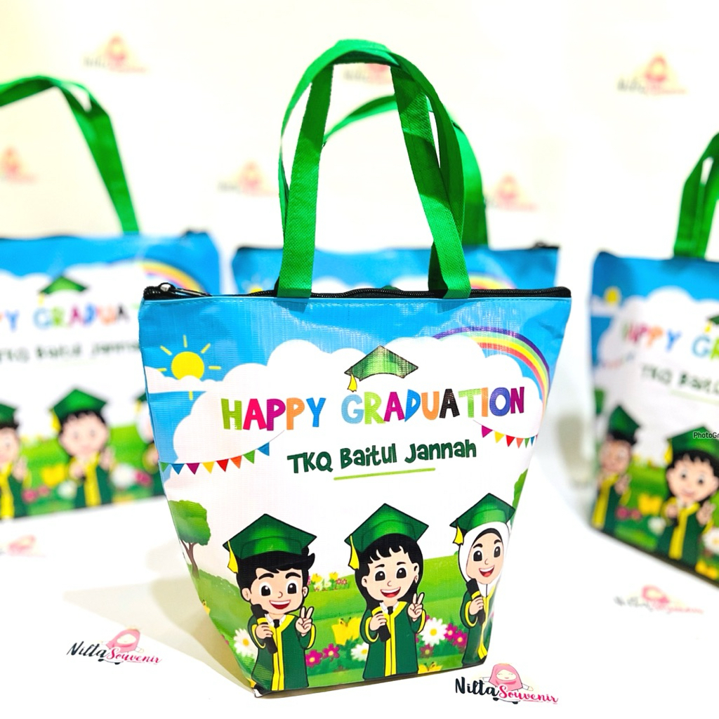 

Tas Souvenir Graduation Perpisahan Kelulusan Anak Sekolah Custom Gambar Foto Model Trapesium