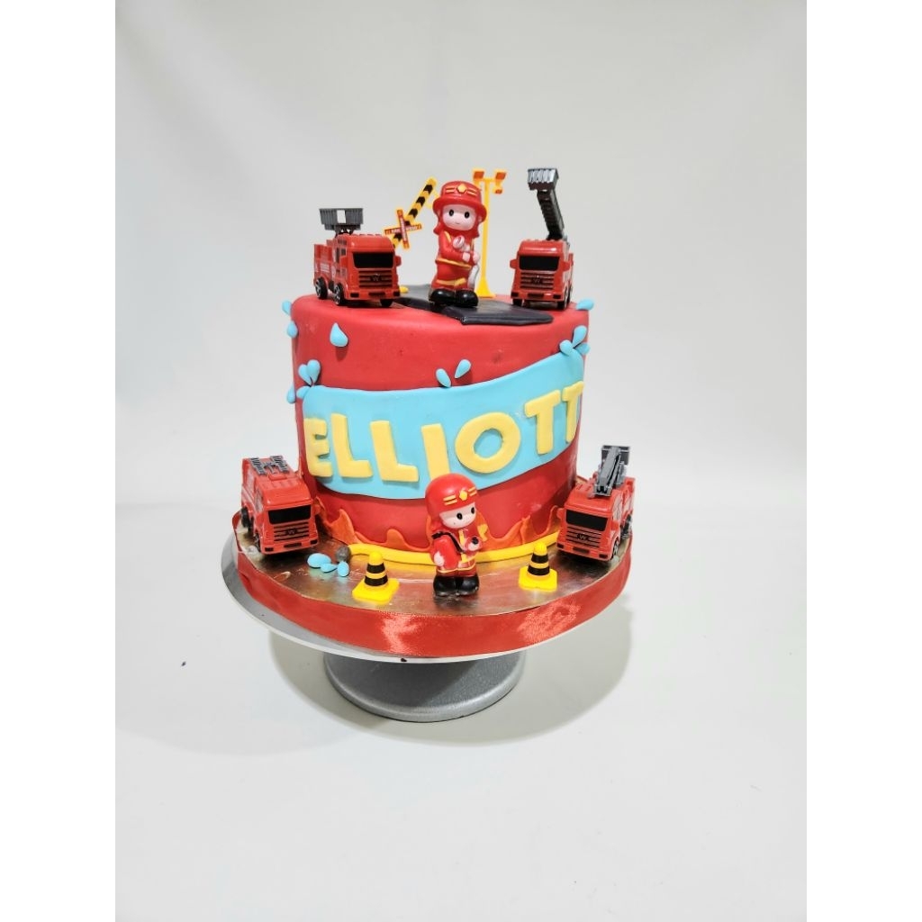 

Custom Cake Birthday Cake Fire Fighter/ Kue Ulang Tahun tema Pemadam kebakaran