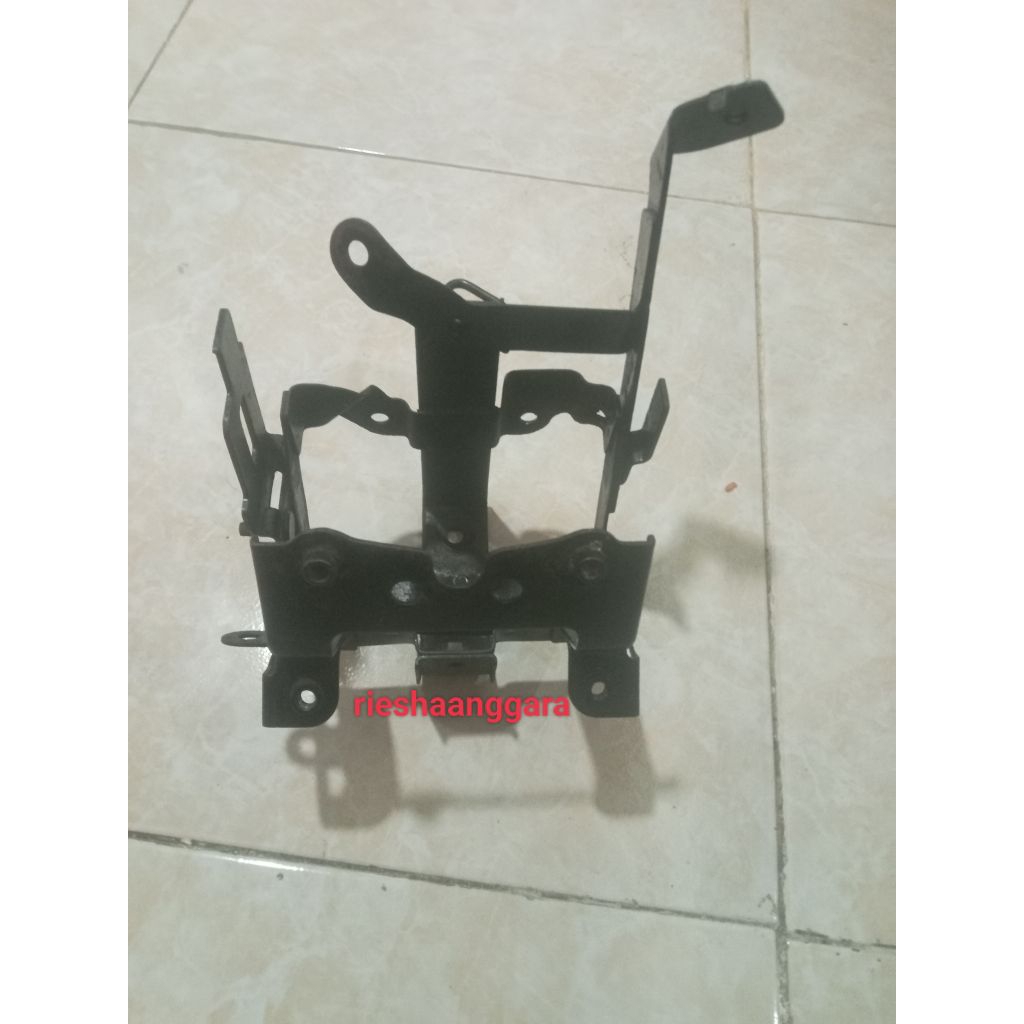 tempat aki dudukan aki honda vario 110 karbu original