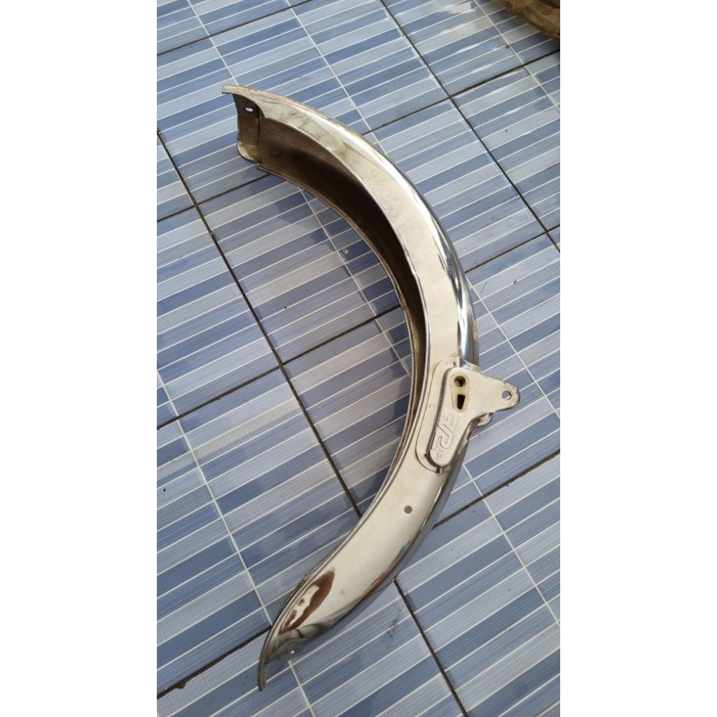 spakbor selebor belakang suzuki a100 urami