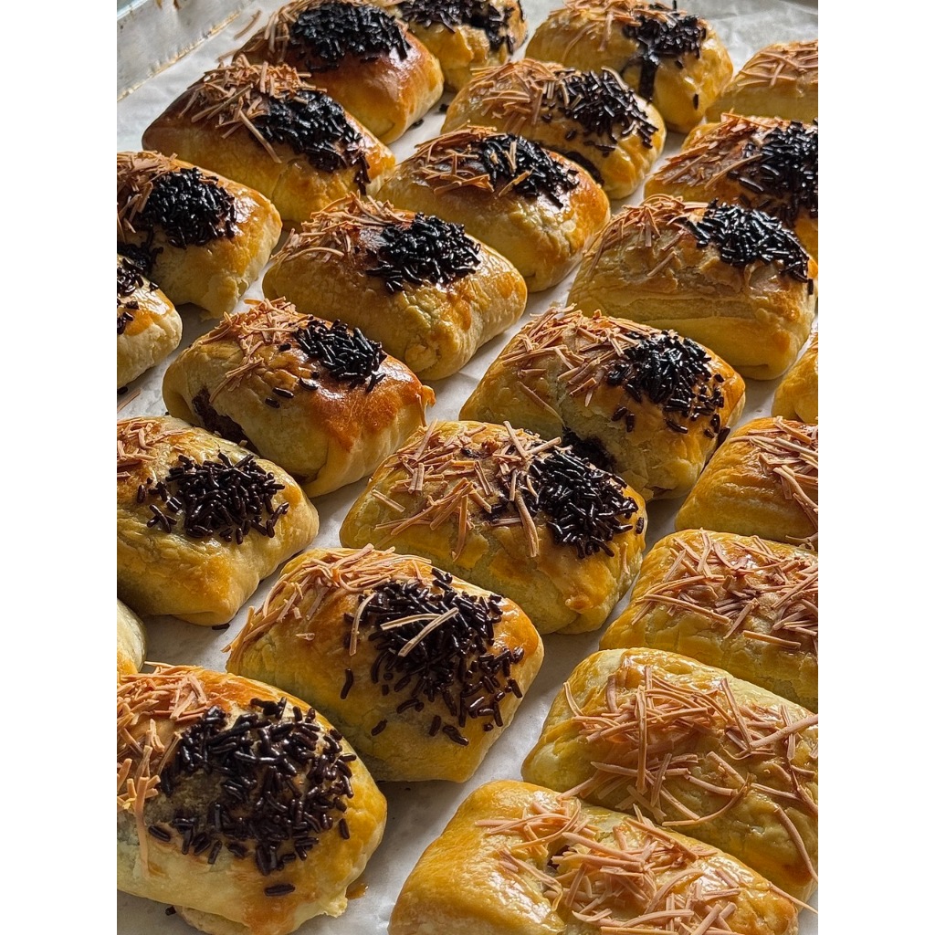 

Artisanal Crispy Pisang Bolen Premium