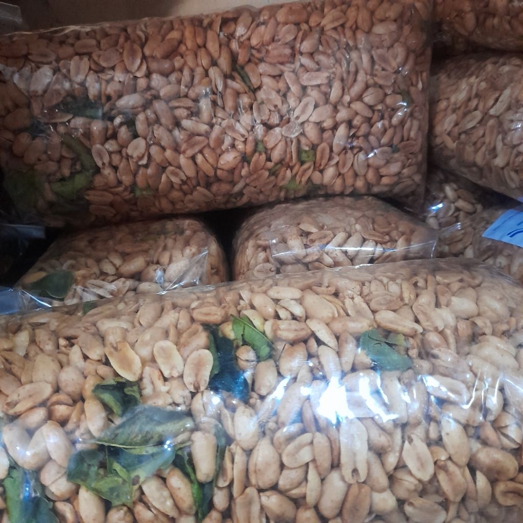 

kacang goreng aroma daun jeruk premim 1000g
