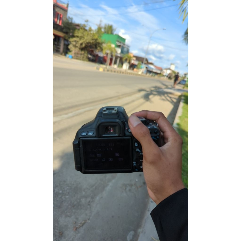 Kamera Canon T3i/600D + Lensa Fix 50mm STM