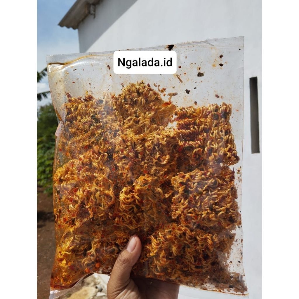 

10 RB -SEBLAK MIE KREMES BUMBU CHILIOIL PEDAS DAUN JERUK