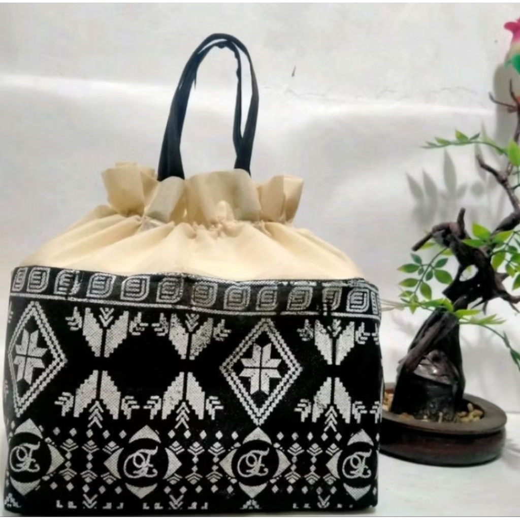 

Tas batik Nusantara 22x22 isi 12 pcs