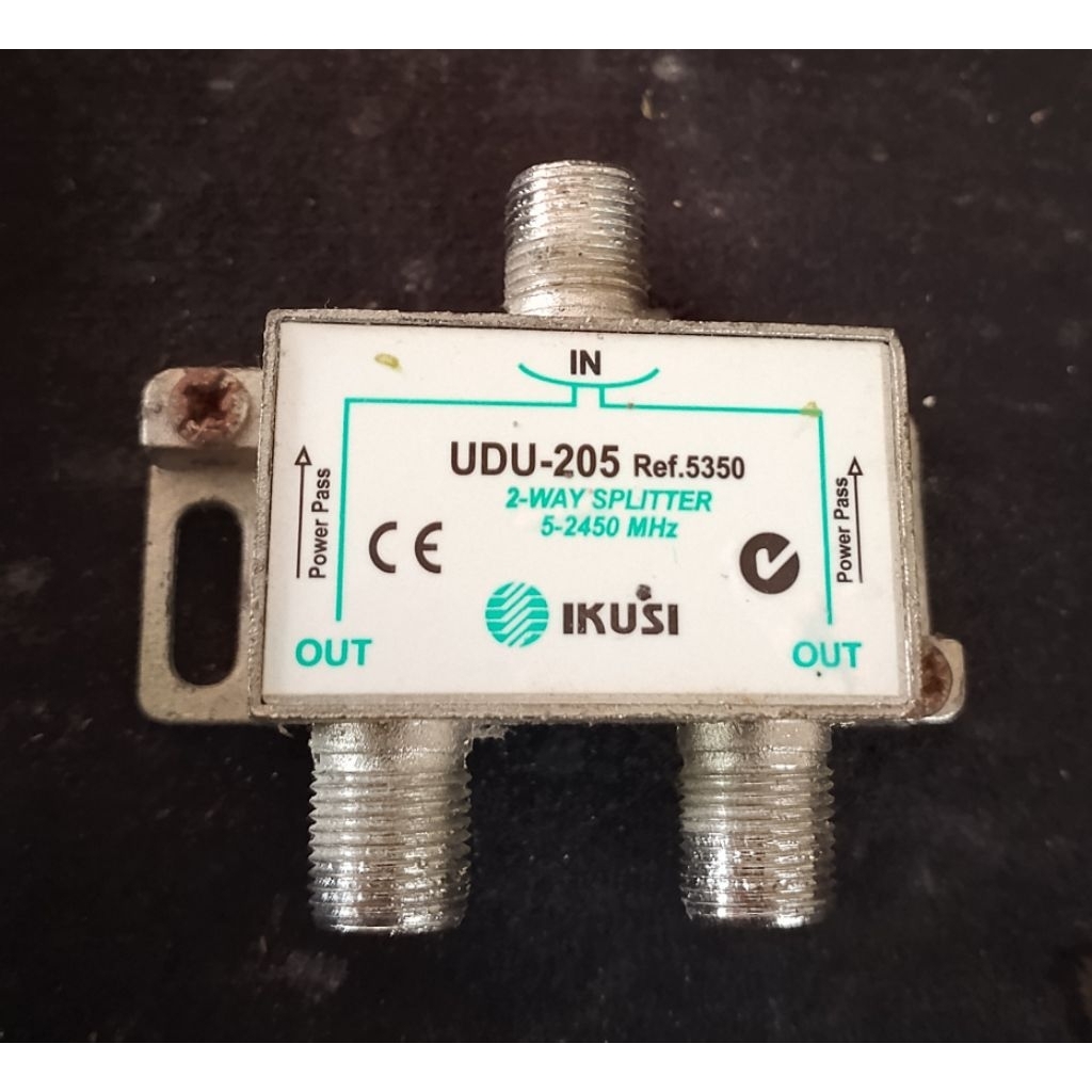 Splitter Ikusi 2 way 5-2450 MHz