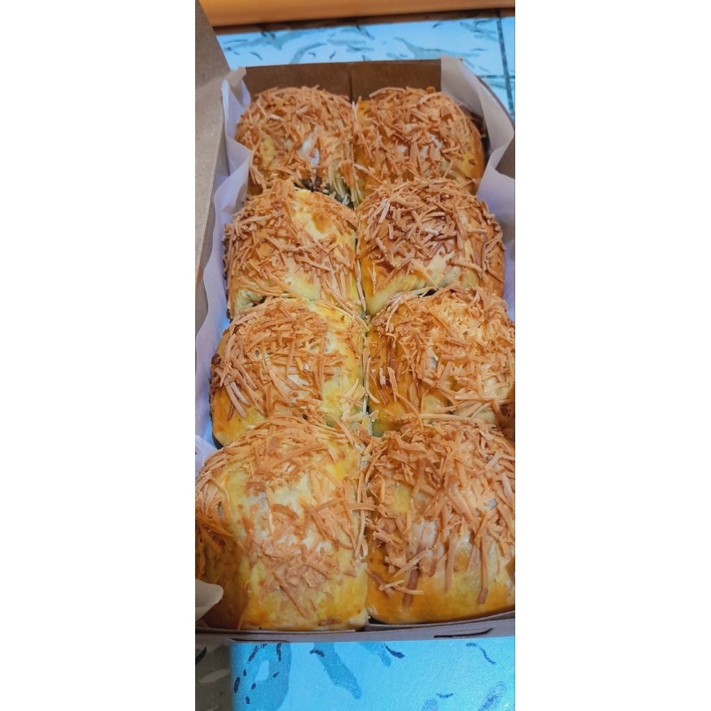 

HALAL INSTAN Bolen pisang keju isi 8 pcs TANPA cokelate