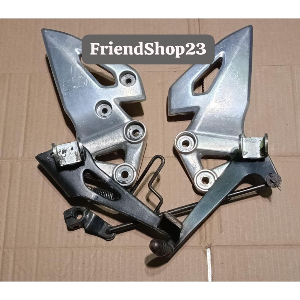 sepasang Footstep step depan Suzuki Gsx 150 Step depan GSX R GSX S original