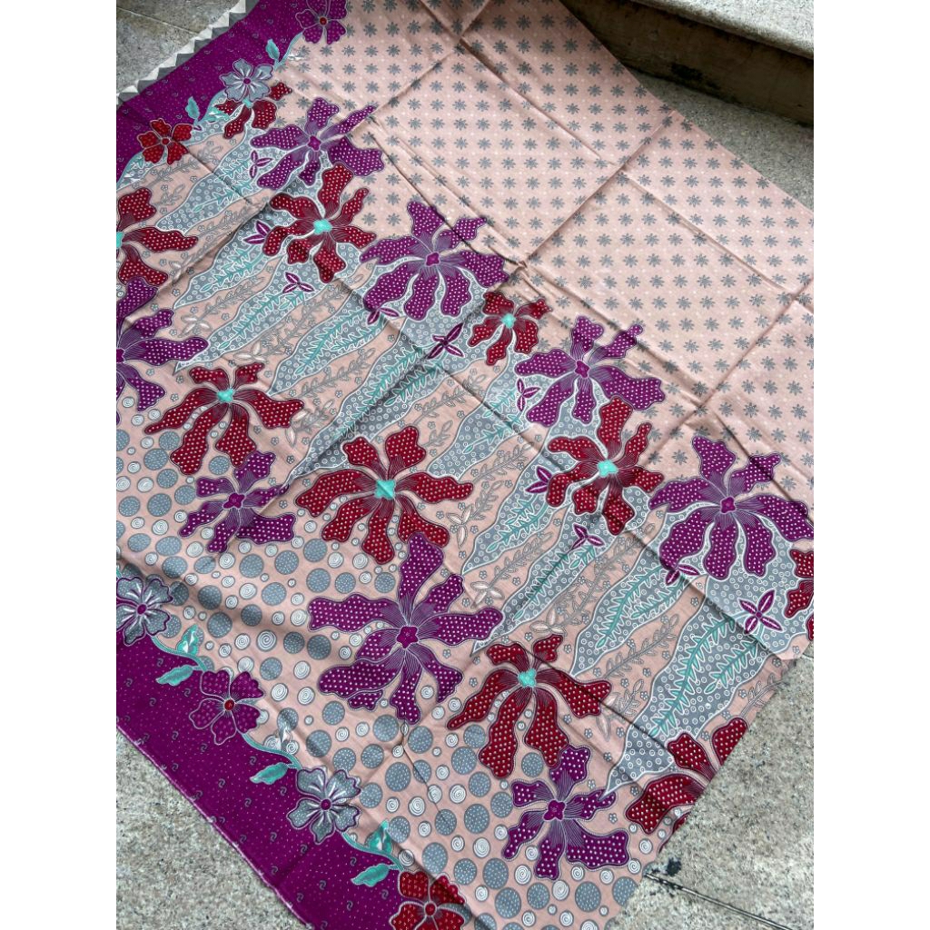 kain batik premium solo motif bunga sepatu warna ungu