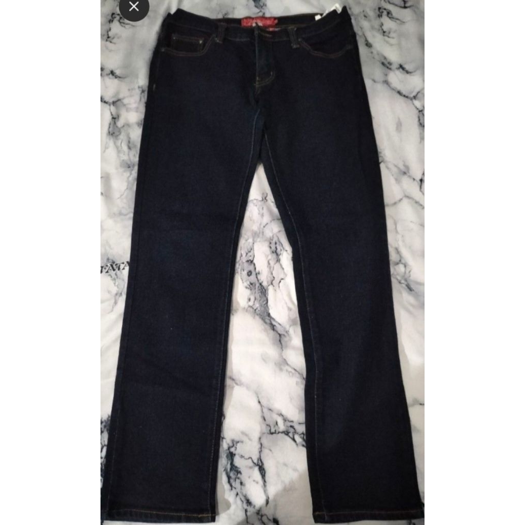 [PRELOVED] CELANA JEANS (CARDINAL LADIES) + KAOS MCB MAROON + BATIK