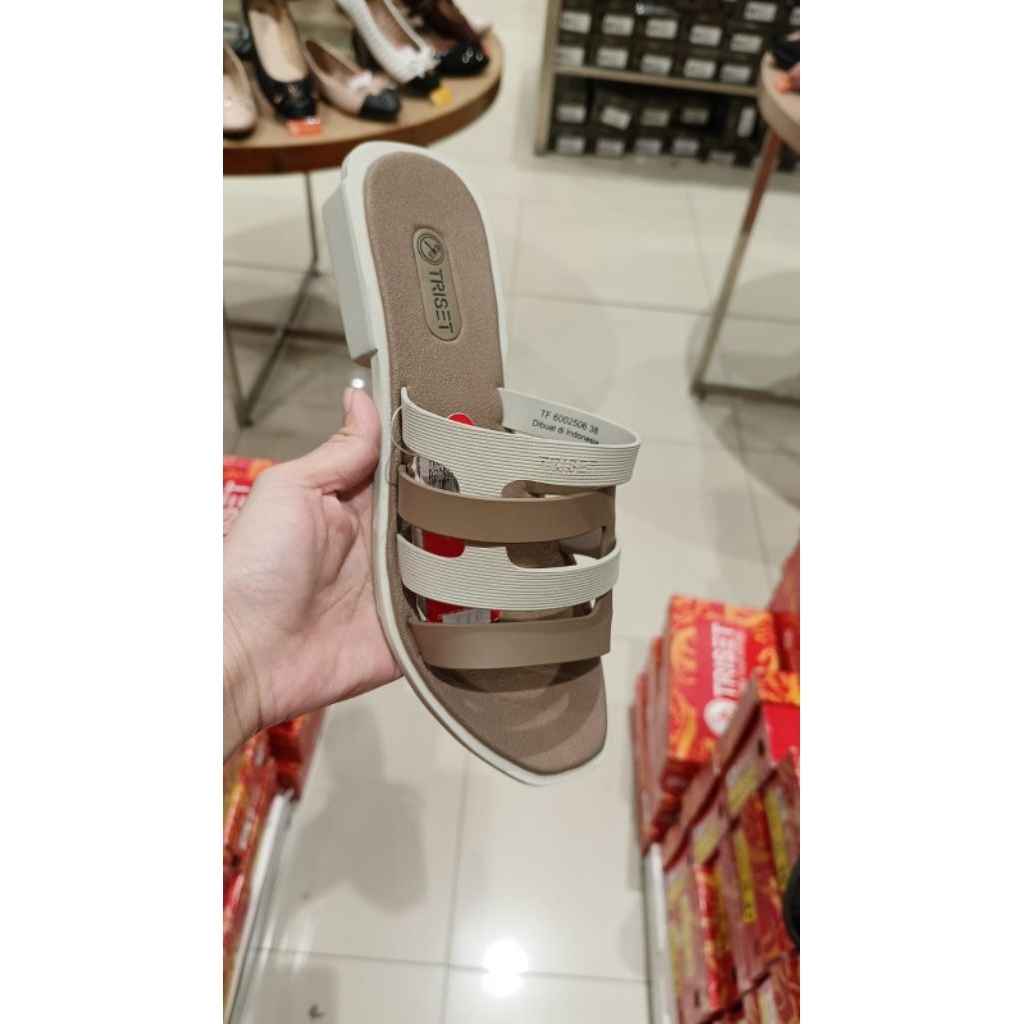 Sandal karet wanita brand Triset