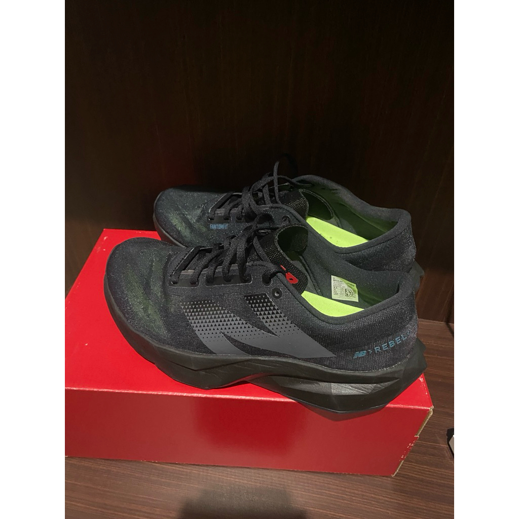 New Balance Rebel V4