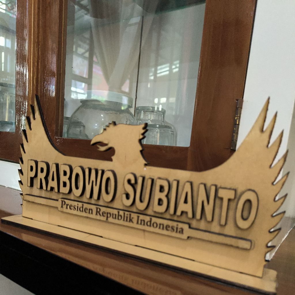 

Papan Nama Meja Kantor dari Kayu