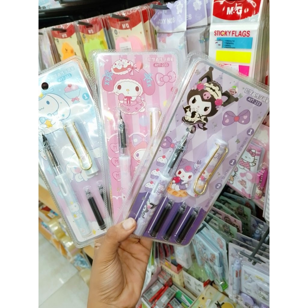 

Pena Kaligrafi / Pena Latihan Menulis Pemula Berkarakter Sanrio