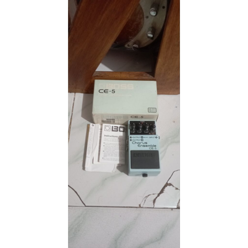 Efek Gitar Boss Chorus Ensemble (CE-5) Dus Buku