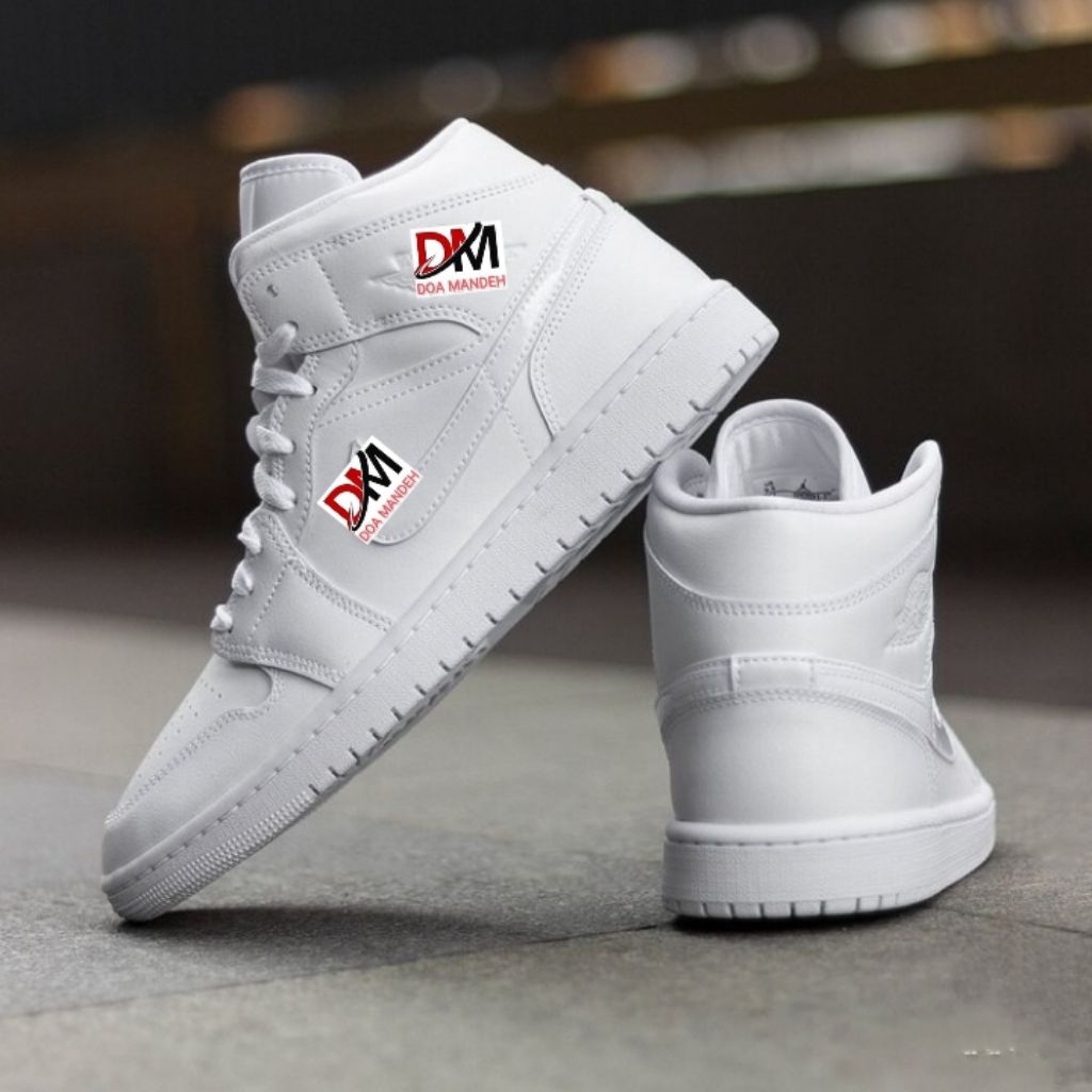 Sneakers Putih High Shoes Pria Wanita Terlaris