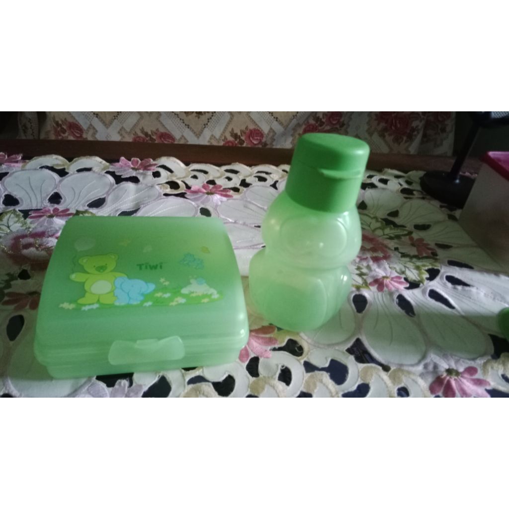 Paket Tempat Makan Anak Tupperware, Second