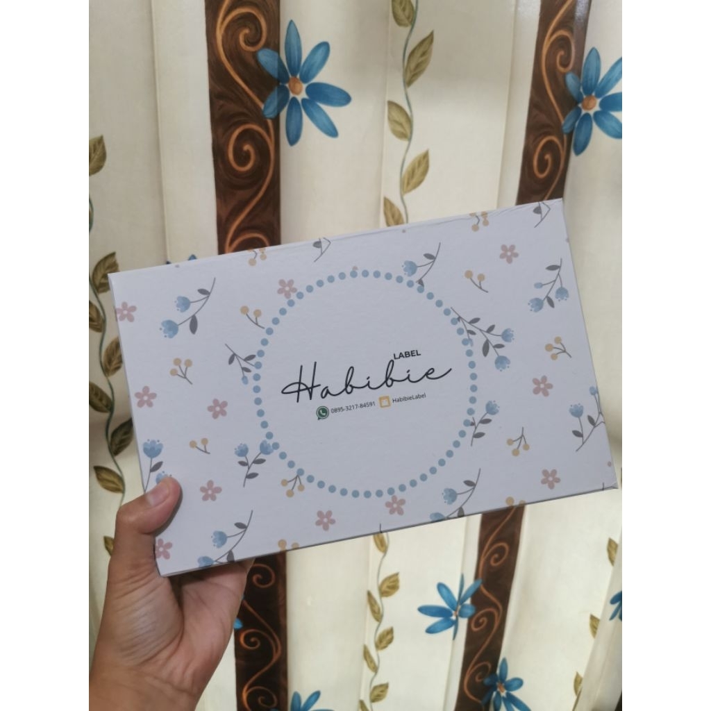 

Hampers Mukena Gift Box Ukuran 24x15x5 | Kotak Hampers | Hampers Mukena | Kotak Kado | Hampers Murah