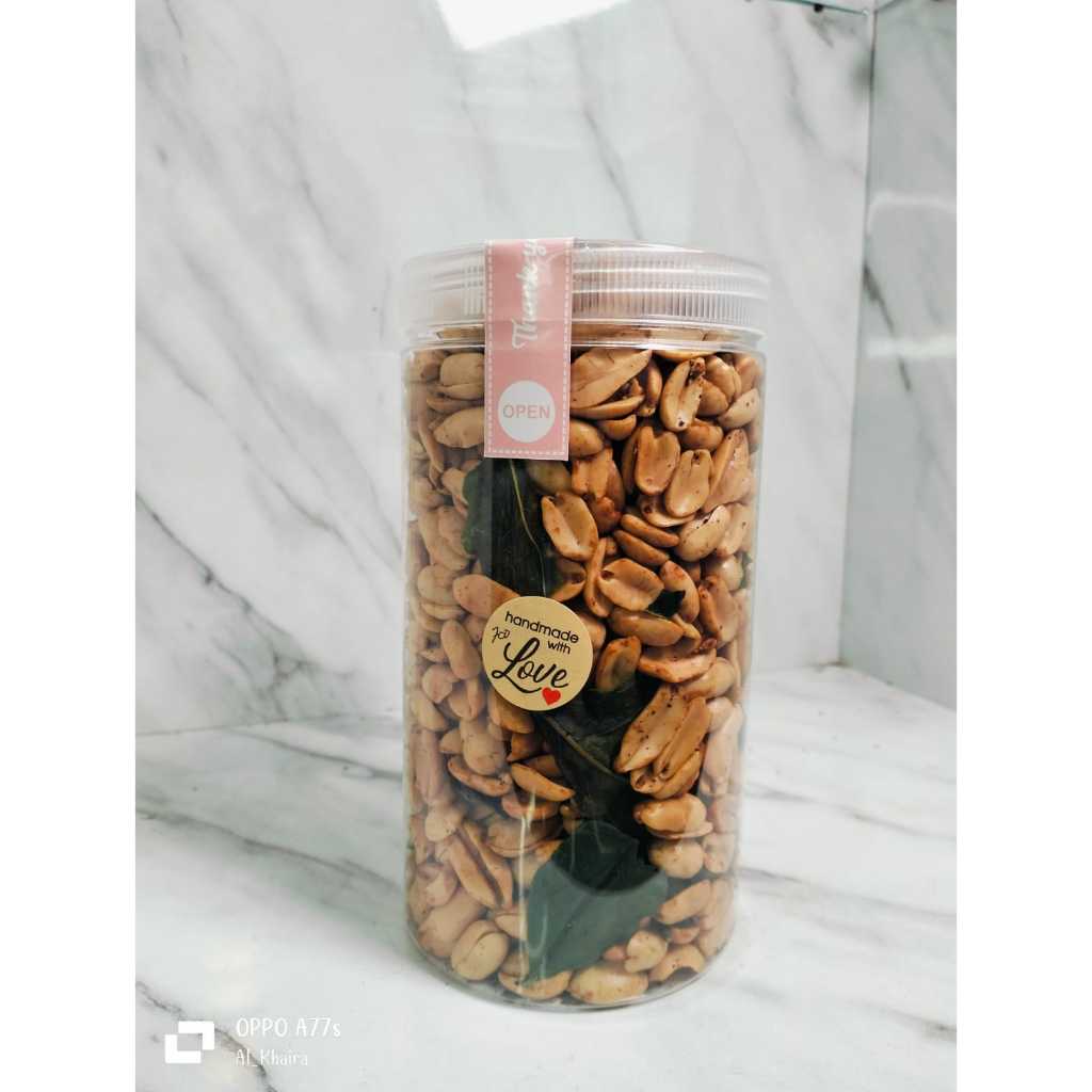 

ARA CEMILAN KACANG BAWANG GORENG DAUN JERUK TOPLES 1000ML