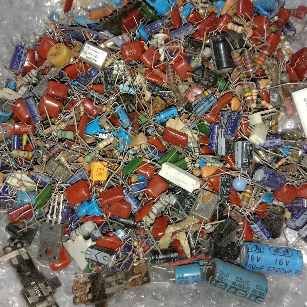 alat elektronic kiloan campur : kapasitor ,elko , resistor, dll