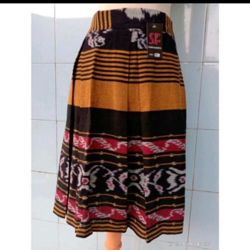 ROK TENUN WIRU MOTIF NTT