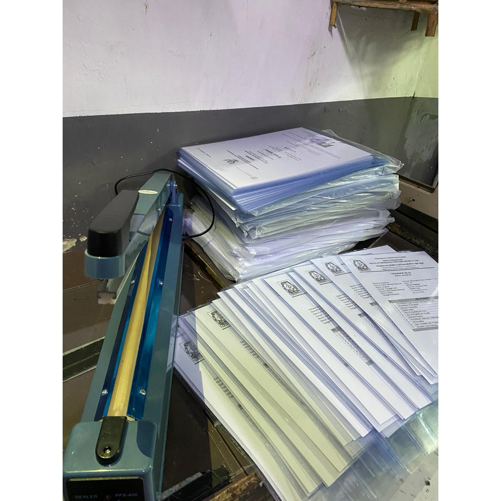 

Jasa Press Plastik/Mika Untuk Ijazah Atau Dokumen Penting Lainnya