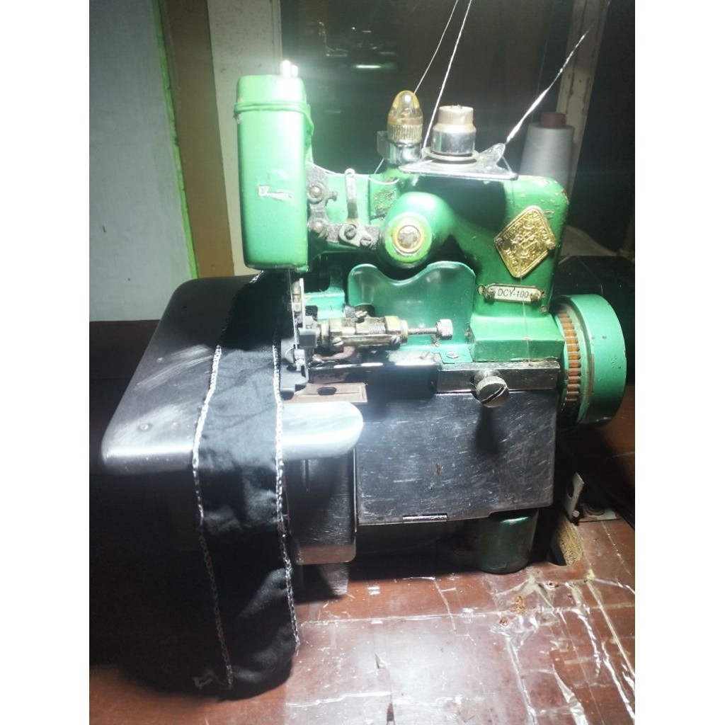 mesin obras merk Yamato DCY 100 semi otomatis,sama dinamo kecil & Tiang dudukan benang siap pakai.