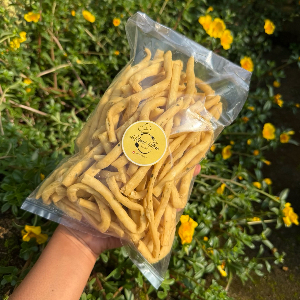 

SISTIK ASIN GURIH 300gr | SISTIK BAWANG | STIK BAWANG | SNACK KERING | KERIPIK SISITIK | JAJANAN KERING | KUE LEBARAN | SISTIK UMI IIN KITCHEN