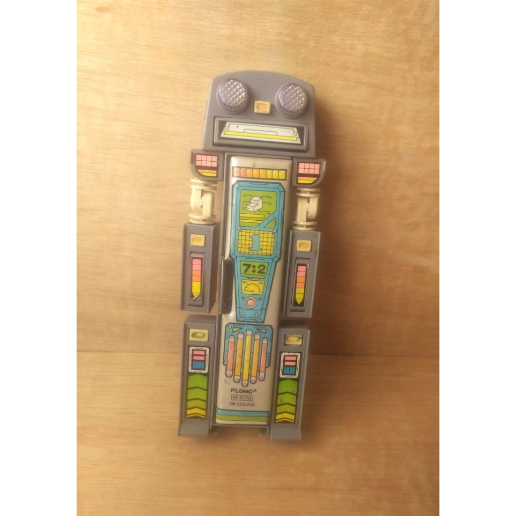 

Kotak Pensil Flomo Robot Vintage Tahun 80 an Bekas