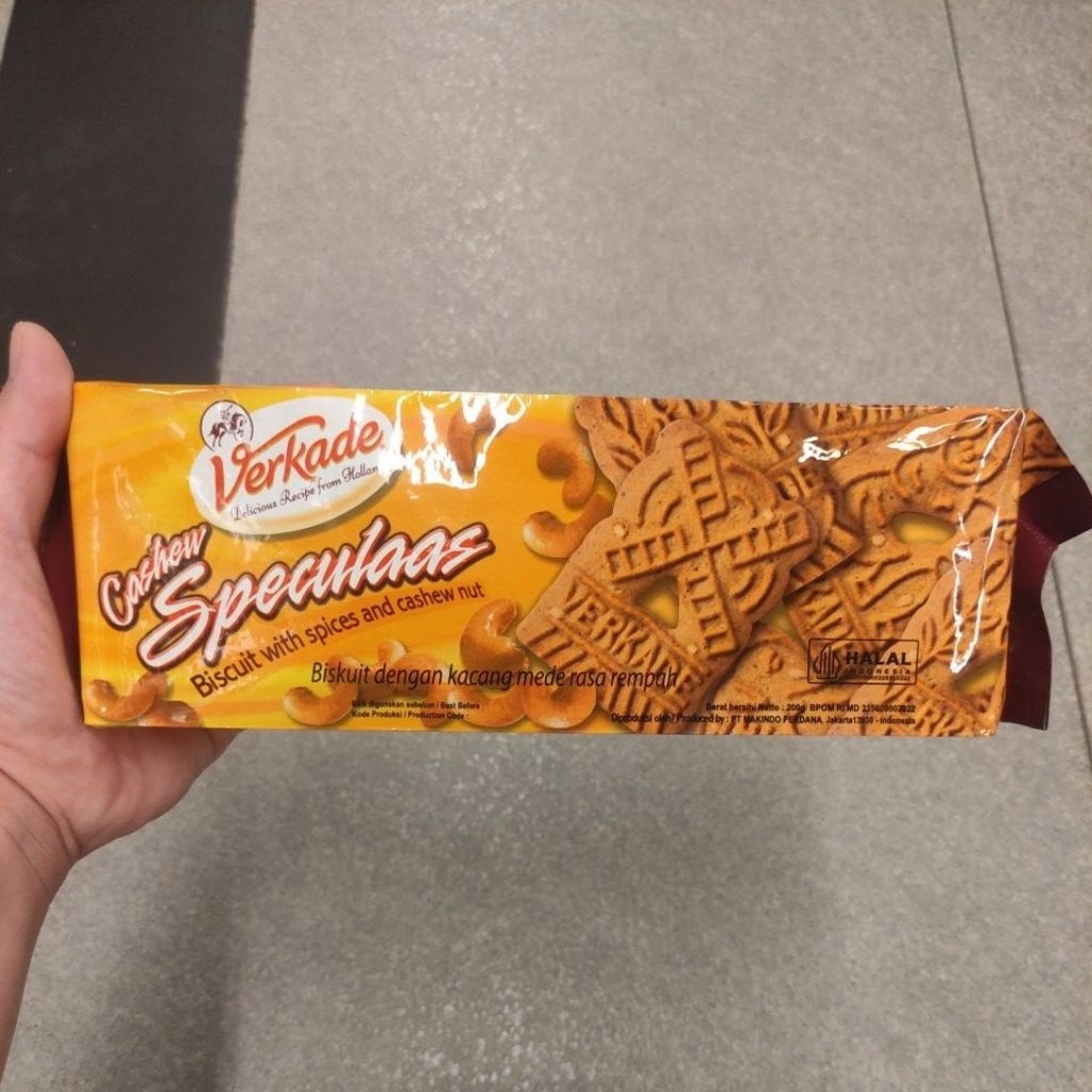 

VERKADE CASHEW SPECULAAS BISCUIT WITH SPICES AND CASHEW NUT BISKUIT DENGAN KACANG MEDE RASA REMPAH 200gr