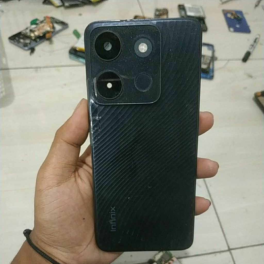 backdoor bekas infinix smart 7,tombol lengkap plus fingerprint lumayan mulus