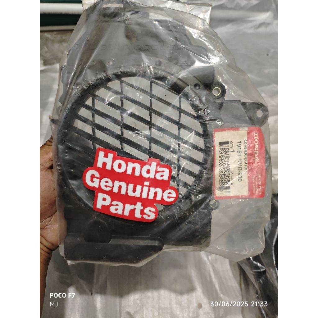 19151KVB930 / COVER RADIATOR VARIO KARBU CW