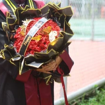 

Buket pita satin maroon glitter