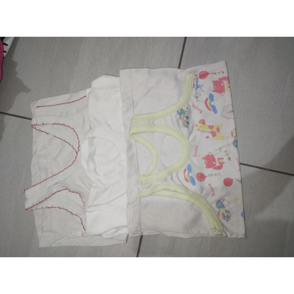 Kaos dan singlet rumahan anak unisex preloved