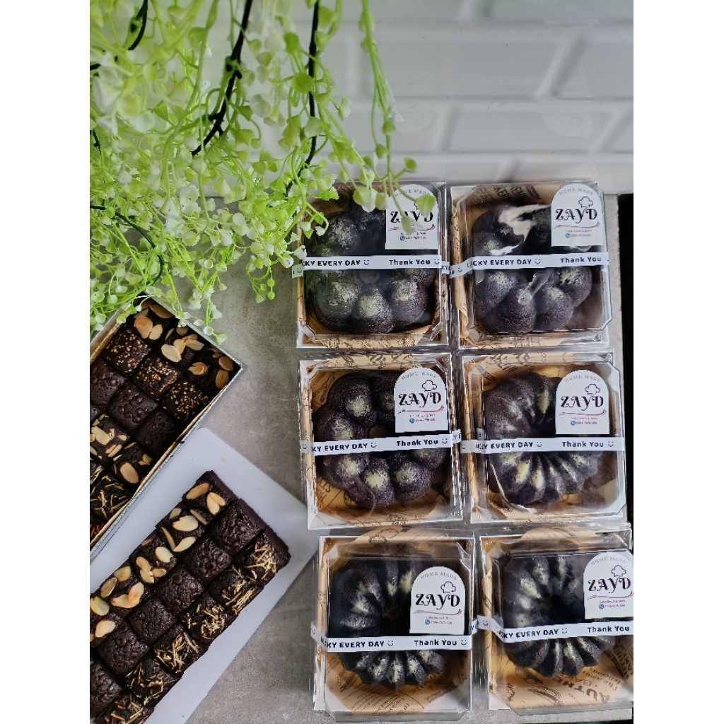 

BOLU KETAN HITAM.KEJU LUMER...