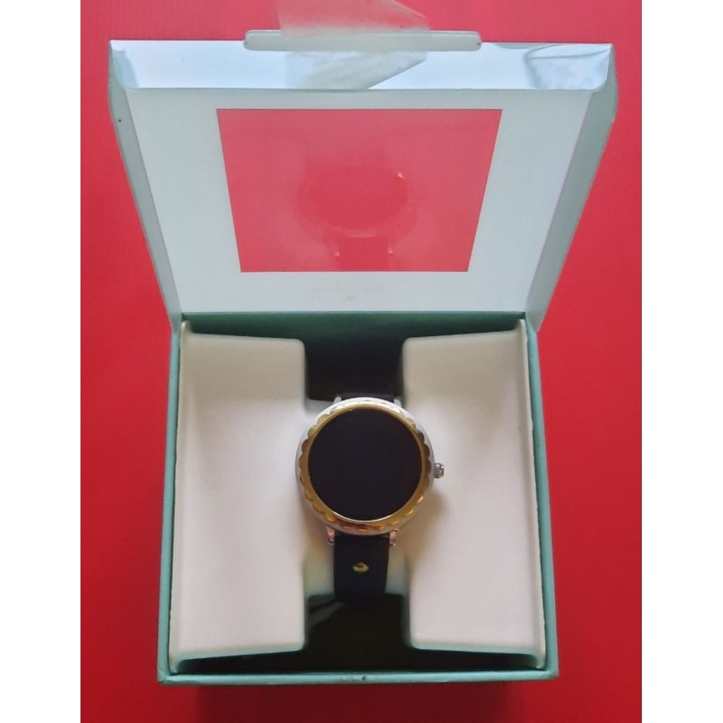 Kate Spade Scallop Smartwatch