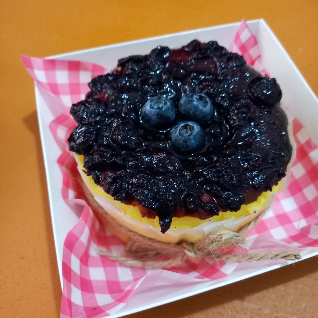 

Burnt Cheesecake topping blueberry