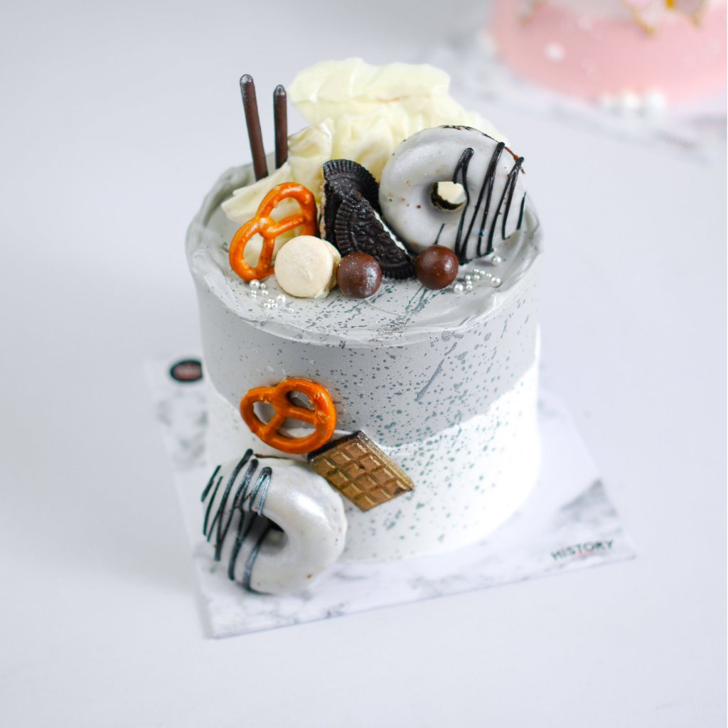 

Kue Ulang Tahun Medium Cake Rasa Belgian Choco - Royal Silver