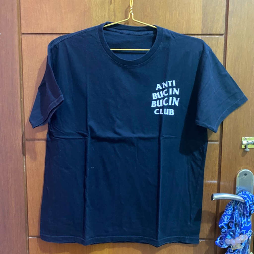 Preloved - Kaos Wanita Anti Bucin Bucin Club