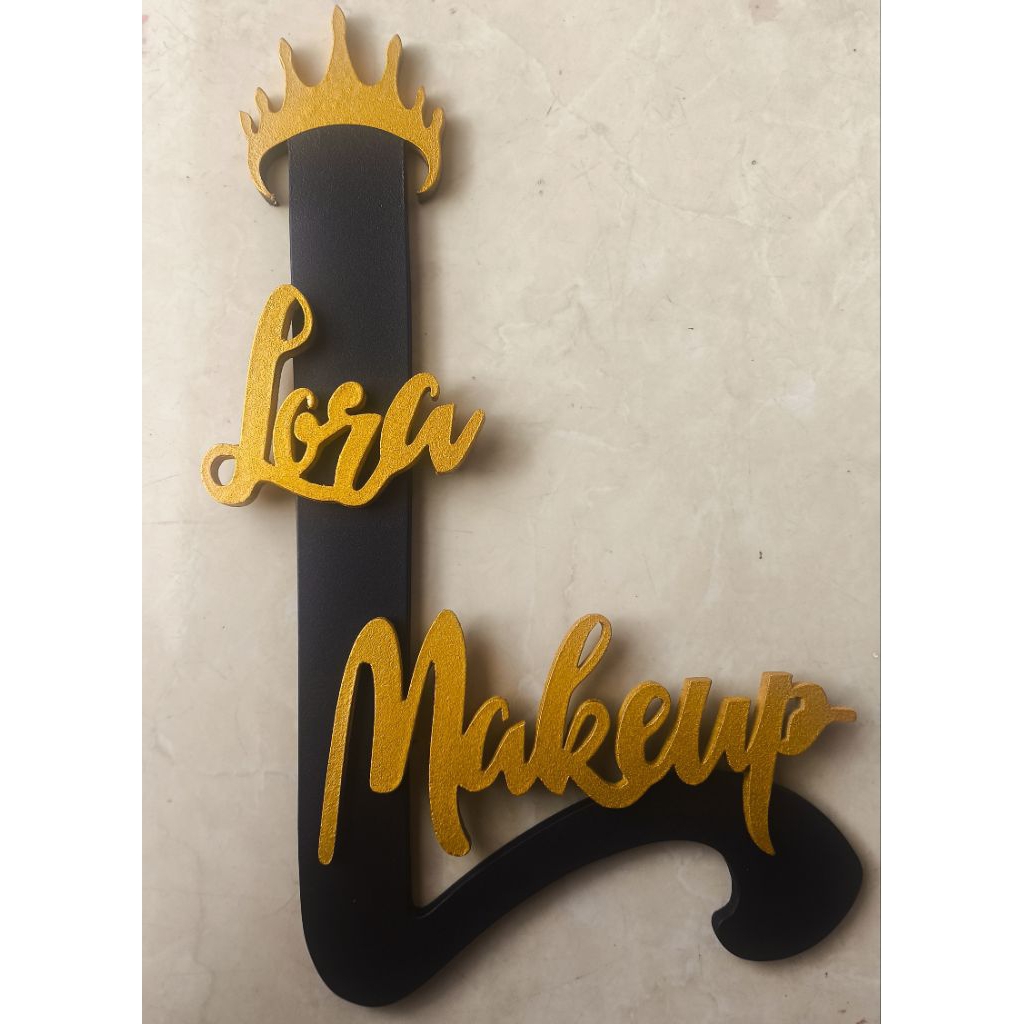 Custom huruf timbul kayu