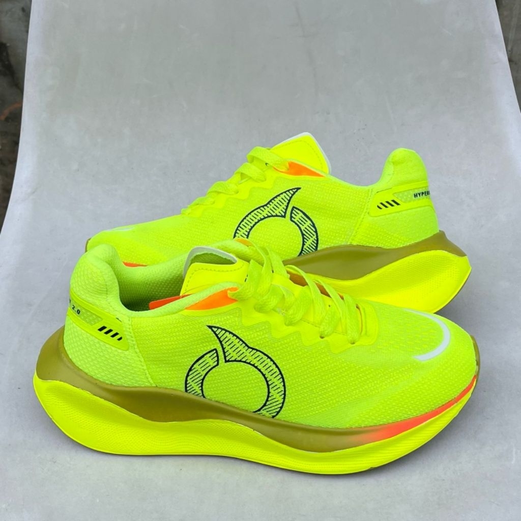 Sepatu pria olahraga running ortuseight terbaru