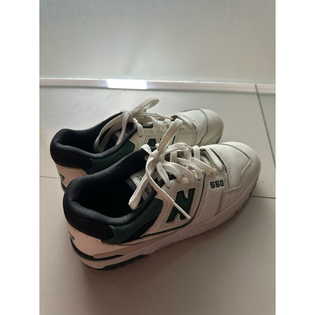 PRELOVED - New Balance 550 size 8 US