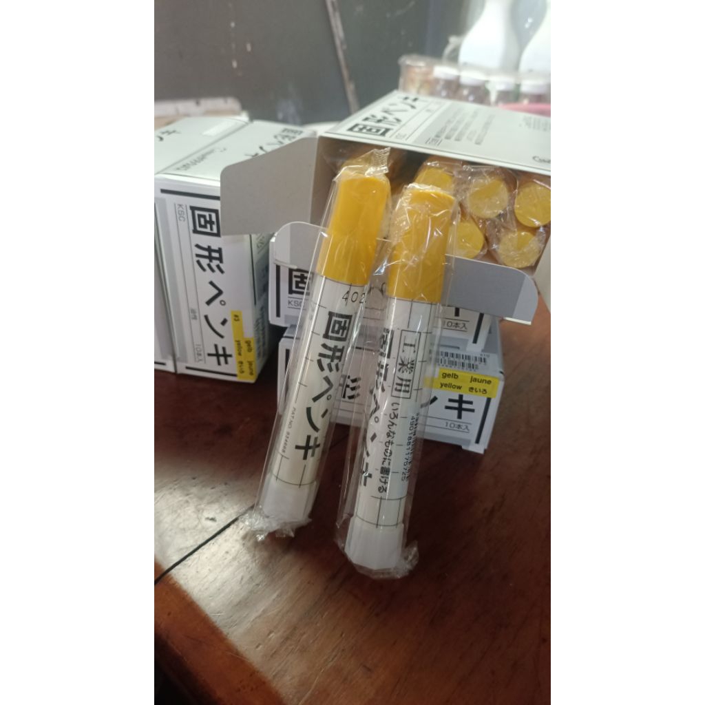 

MDN | SAKURA STEEL SOLID MARKER YELLOW - SPIDOL PADAT PENANDA BESI SOLID MARKER KUNING